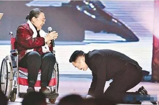 西非球队出战，捍卫尊严赢得尊重