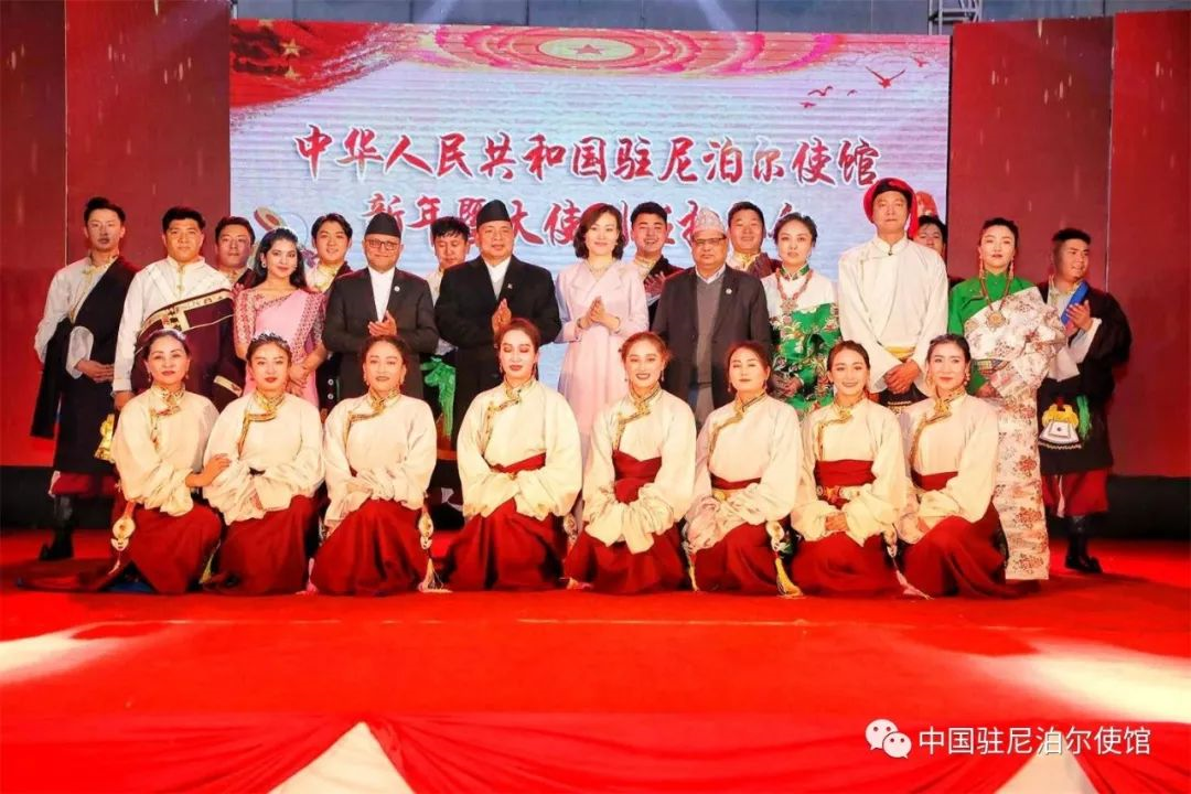 尼泊尔球队拼尽全力，赢得观众掌声