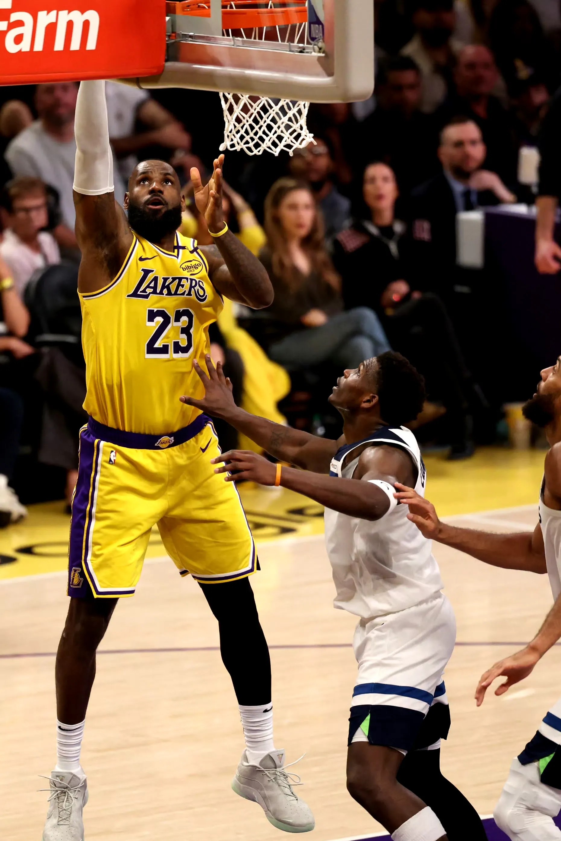 aoa体育体育app-快船逆转战胜湖人，主场优势再次体现的简单介绍