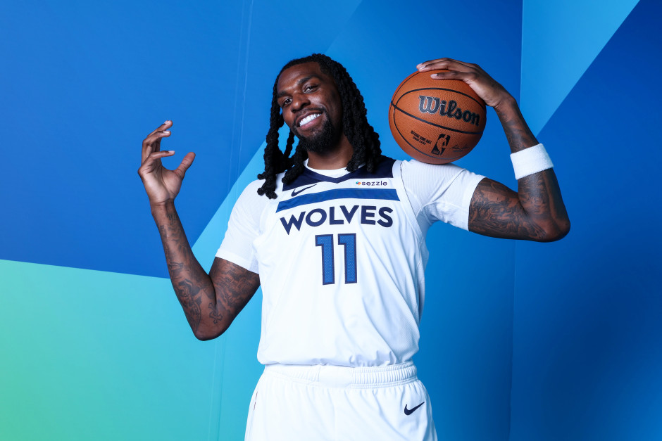 aoa体育体育平台-森林狼夺得首轮选秀第一签，引援众将备战