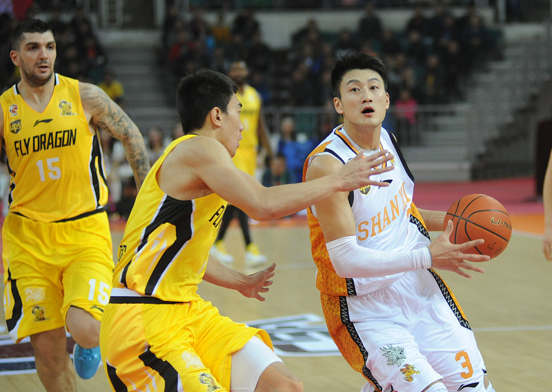 球队备战大赛，主帅大手笔调整阵容的简单介绍