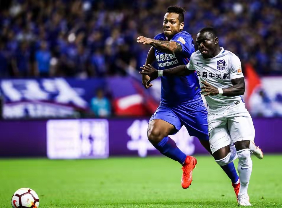 青岛队联赛表现稳健，争夺前四有望