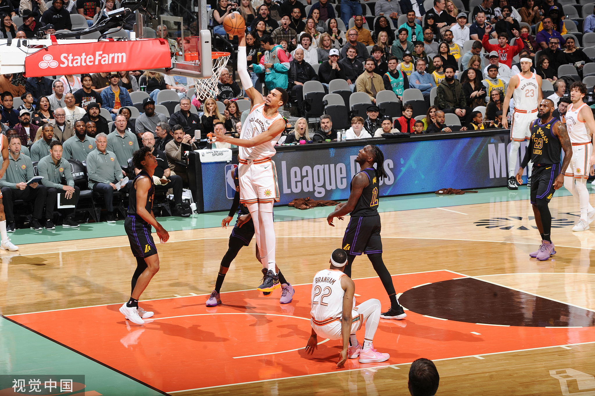aoa体育体育网页版登录入口-湖人胜马刺，取得四连胜