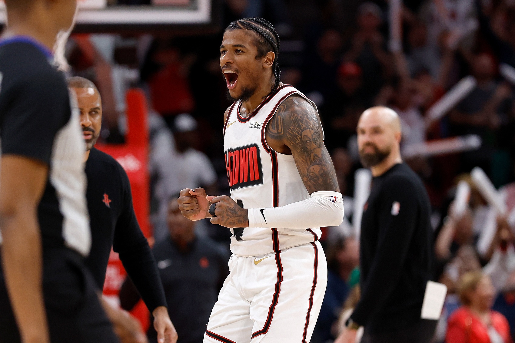 火箭队连胜终结，马刺队主场大胜