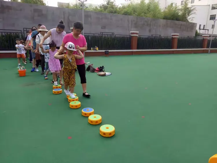 不来梅球队不甘示弱，争分夺秒